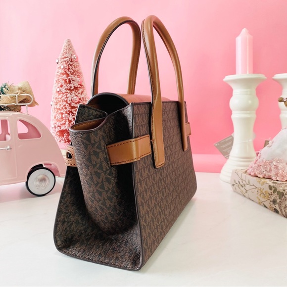 Final Sale!!! 👜 MICHAEL KORS 🌺 Carmen Medium Faux Leather Belted Satchel - Picture 5 of 15